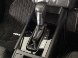オートマチックシフトレバーは、手になじみ操作しやすい形状で安全運転にもつながります♪