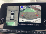 アラウンドビューモニター、駐車中の車を空から見下ろしているかのような映像で表示し、駐車をアシストします