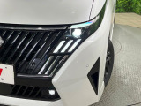 【LEDヘッドライト】悪天候や夜間走行時も良好な視界を確保し安心して運転できる高輝度LEDヘッドライトを装備!点灯速度が早く、消費電力も抑えられています。
