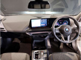 ☆センターパネルを運転席側に僅かに傾けたBMW独特のインパネ☆【駆け抜ける歓び】はここからもスタートしております☆