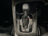 「e:HEV」は、モーター走行を中心にしながら電気エネルギーやエンジン動力を最も効率よく使い分けることができる賢いハイブリッドシステムです。サイドブレーキはスイッチ操作の電子制御パーキングブレーキです
