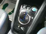 ★シフトレバー周りのお写真です。電子制御パーキングシステムになります。