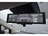 インテリジェントルームミラー搭載で、車の後方に設置されたカメラ映像を映し出してシートバックやヘッドレスト、同乗者に視界が遮られることがなく視認性が非常に良いです