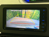 【バックカメラ】駐車時に後方がリアルタイム映像で確認できます。大型商業施設や立体駐車場での駐車時や、夜間のバック時に大活躍!運転スキルに関わらず、今や必須となった装備のひとつです!