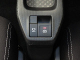 電動パーキングブレーキ&オートブレーキホールド機能付。「HOLD」スイッチを押しシステムONの状態にしておくことで信号待ちでブレーキを踏んで停車時ブレーキペダルから足を離してもブレーキを保持。楽です。