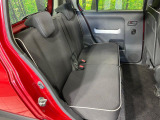 後部座席も気になるようなキズ・汚れやへたり等、大きなダメージはなく、良好な状態です。