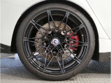【BMWアロイホイル】軽量かつ強度に拘ったアロイホイル。走行性能ポテンシャルを引き出す設計。車の足元を引き締めてくれる大きなポイントはアロイホイルです。