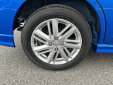 15インチ純正アルミホイール装着