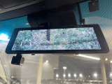【デジタルインナーミラー】後席の大きな荷物や同乗者で後方が確認しづらい時でも安心!カメラが撮影した車両後方の映像をルームミラー内に表示。クリアな視界で状況の確認が可能です!