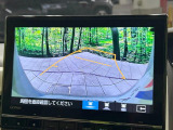 【バックカメラ】駐車時に後方がリアルタイム映像で確認できます。大型商業施設や立体駐車場での駐車時や、夜間のバック時に大活躍!運転スキルに関わらず、今や必須となった装備のひとつです!