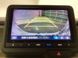 後方確認が便利なバックカメラ搭載、駐車時も安心です!!
