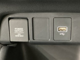 【USBポート】USBポートも装備されています♪スマートフォンのオーディオに連携も可能です。今や欠かせない装備の一つです!