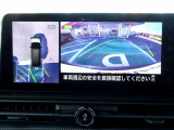 自車を真上から見下ろすように映し出すので周囲の状況が分かるアラウンドビューモニター搭載。フロントカメラとしても使用できます。車庫入れなど苦手な人の頼りになる助っ人です。