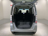 リアシートを倒すと、ラゲッジスペースを広くお使いいただけます!