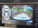 【パノラミックビューモニター】専用のカメラにより、上から見下ろしたような視点で360度クルマの周囲を確認することができます☆死角部分も確認しやすく、狭い場所での切り返しや駐車もスムーズに行えます。