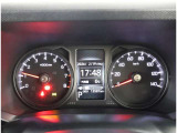 とっても見やすいメーターです。夜間時はラグジュアリーな気分にさせてくれる照明が魅力ですので、夜のドライブも楽しみになりますよ♪
