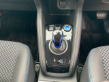シフトレバーも軽い操作で、楽々!Pはプッシュボタンです。