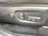 【運転席8WAYパワーシート】リクライニングからシートリフターまで、スイッチ一つで簡単にシートの微調整が可能!自分に最適なシートポジションにセットして、快適なドライブをお楽しみください。
