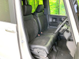 運転席まわりには十分なスペースがあり、大柄な方でもゆったり運転していただける環境です。