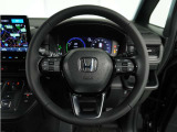 【Honda SENSING】 カメラ等装置で精度の高い検知能力を発揮、安全運転を支援します。ステアリング上のコントローラーに注目!
