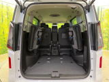 後席を格納すると、これだけの広さが!シーンに合わせたシートアレンジで、大きな荷物も積むことが出来ます♪