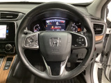 ハンドルにHondaセンシング系のクルーズコントロールやレーンキープアシストなどのスイッチと、オーディオの操作スイッチが装備されています。ハンドルから手を離さず安全に操作できます。