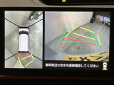 パノラミックビューモニター付きです。車両を上から見たような映像をディスプレイオーディオ画面に表示。運転席からの目視だけでは見にくい、車両周辺の状況をリアルタイムでしっかり確認できます。