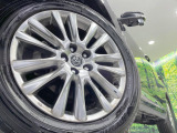 【純正18インチアルミホイール】外観にマッチした純正アルミホイールを装着しております。各種社外アルミホイールや、スタッドレスタイヤも取扱いしております。是非ご相談ください♪