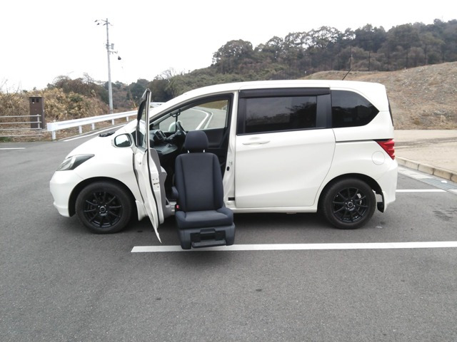 フリード1.5 G 助手席リフトアップシート