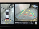 パノラミックビューモニター付きです。車両を上から見たような映像をディスプレイオーディオ画面に表示。運転席からの目視だけでは見にくい、車両周辺の状況をリアルタイムでしっかり確認できます。