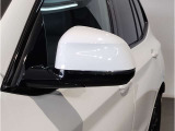 【BMWミラー】視認性の高いスタイリッシュなミラー。自動防眩機能も付いており夜間のドライビングをサポートします。