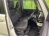 運転席シート廻りは使用感も少なく、良好な状態となっています。丁寧に使われていたことがよくわかりますね。