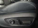パワーシート搭載。微妙な調整が手軽にでき、ピッタリのポジションで運転することが可能です。