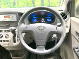 インテリアに合わせたデザインのステアリングは、運転される方のことも考え、運転しやすい形状、大きさです。是非一度、実際に触ってお確かめください。