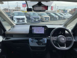 インパネ(画像部分)はかっこいいだけでなく、安心・安全に作られています。まずは、お座り下さい。運転している感覚がつかめると思います。