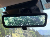 【デジタルインナーミラー】後席の大きな荷物や同乗者で後方が確認しづらい時でも安心!カメラが撮影した車両後方の映像をルームミラー内に表示。クリアな視界で状況の確認が可能です!