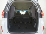 3列目シートと2列目シートを収納することで、大変広いラゲッジスペースとなります。大きな荷物を積んだりと様々な用途にご利用いただけます。