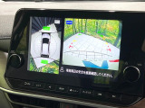 【アラウンドビューモニター】専用のカメラにより、上から見下ろしたような視点で360度クルマの周囲を確認することができます☆死角部分も確認しやすく、狭い場所での切り返しや駐車もスムーズに行えます。