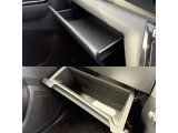 助手席前には収納がたっぷりついています!運転席まわりの荷物もすっきり収納ですることができます★