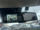 前後左右のカメラ映像を合成し、車を真上から見下ろすような映像をナビ画面に表示。死角をなくし、縦列駐車や狭い道でのすれ違いも一目で安心、運転の苦手意識を解消します。