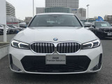 【キドニーグリル】BMWは約90年もの間、ほぼ全ての車両にひと目でBMWだと分かるこの特徴的なフロントグリルが備えられ、デザイン・アイコンとして親しまれてきました。