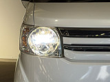 【HIDヘッドライト】夜間や雨天時でも遠くまでしっかりと見渡せ、安全性と安心感を高めるHID(ディスチャージ)ヘッドライト装備しております!