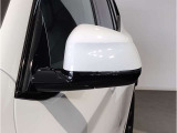 【BMWミラー】視認性の高いスタイリッシュなミラー。自動防眩機能も付いており夜間のドライビングをサポートします。
