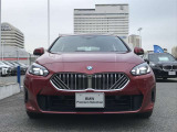 【キドニーグリル】BMWは約90年もの間、ほぼ全ての車両にひと目でBMWだと分かるこの特徴的なフロントグリルが備えられ、デザイン・アイコンとして親しまれてきました。