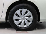 純正のスチールホイール+ホイールキャップ装着車です。