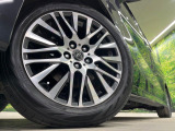 【純正18インチアルミホイール】外観にマッチした純正アルミホイールを装着しております。各種社外アルミホイールや、スタッドレスタイヤも取扱いしております。是非ご相談ください♪