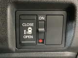 【パワースライドドア】助手席側がパワースライドドアになっており、運転席のスイッチやスマートキーでも開閉が可能です!開口部も広いので乗り降りも楽々♪