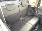 後部座席も気になるようなキズ・汚れやへたり等、大きなダメージはなく、良好な状態です。