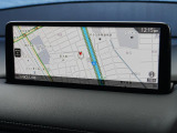 マツダコネクトの10.25インチワイドセンターディスプレイです。『Android Auto』『Apple CarPlay』や独自のコネクテッドサービスに対応したインターフェイスシステムです。