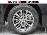 デザイン性に優れたトヨタ純正アルミホイールが装着されています。